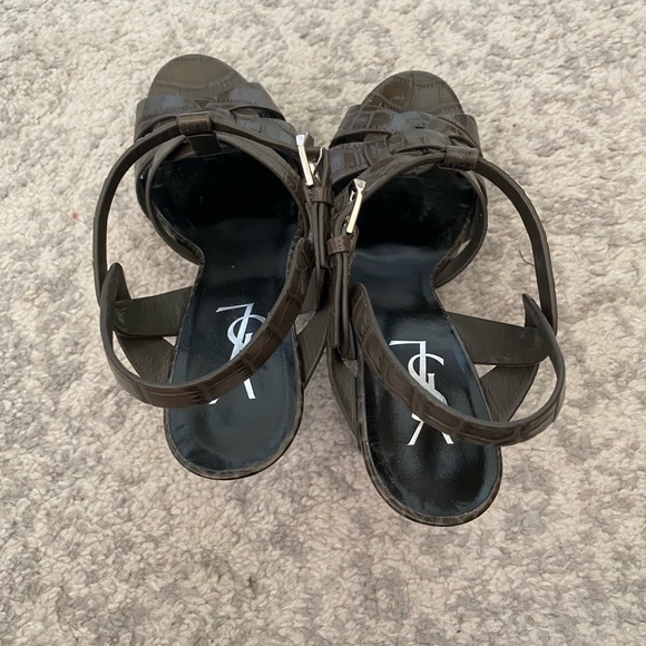 YSL Saint Laurent leather T-strap snake embossed sandals - Picture 3 of 5